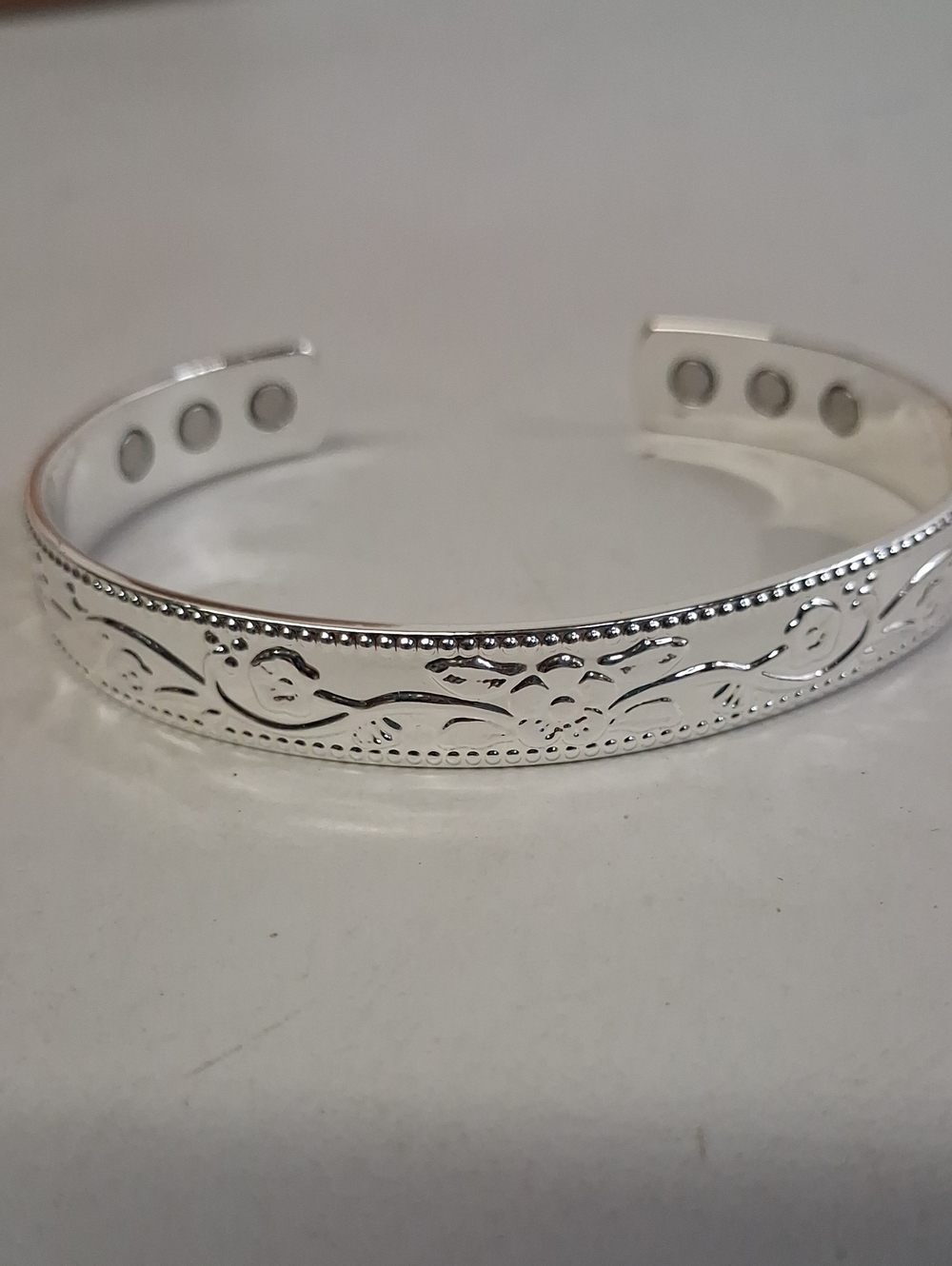 NWOT Solid Copper Cuff Magnet Bracelet Silver Tone Floral Deaign